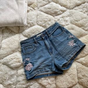 PACSUN EMBROIDERED FLORAL DENIM MOM SHORTS SIZE 27
